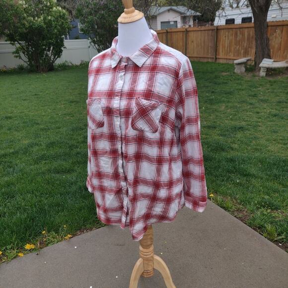 Woman's Size 3X Derek Heart Red Plaid Striped Textured Plus Size Shirt - Picture 2 of 10